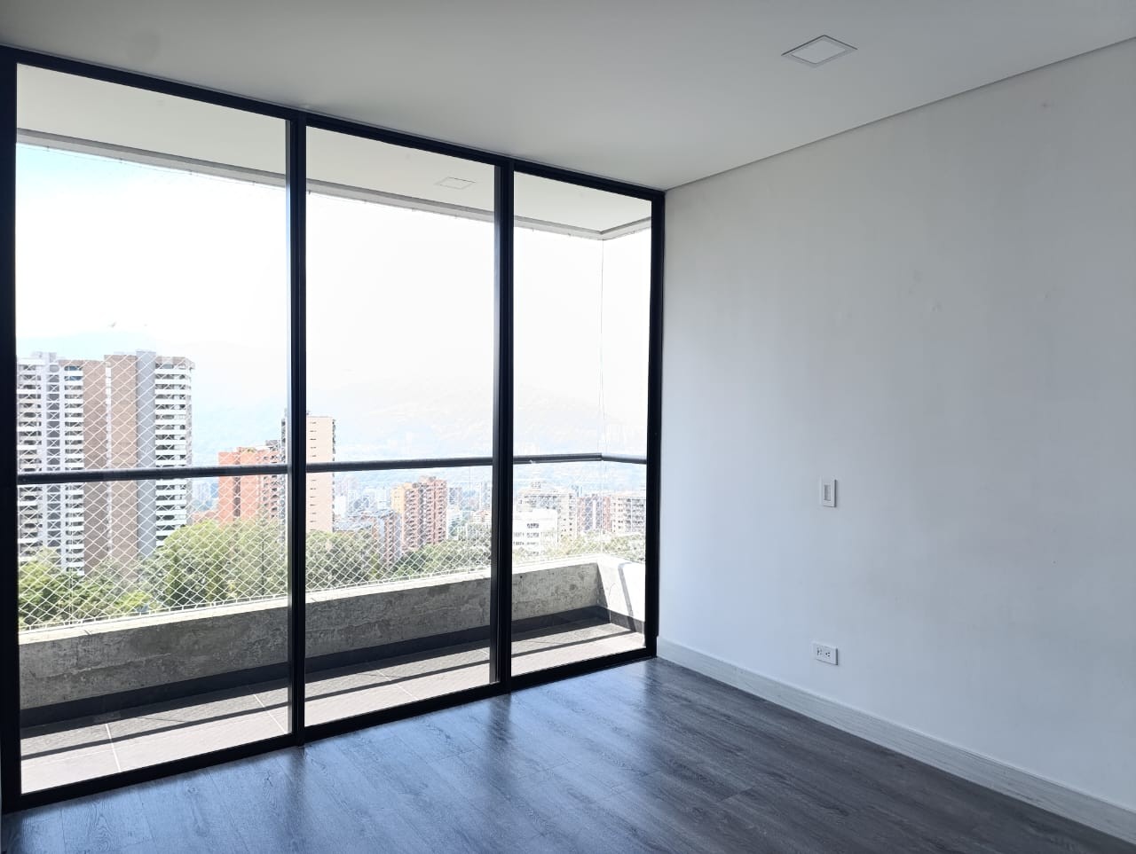 Apartamento en arriendo en El Poblado, Medellín · foto 2 de 19