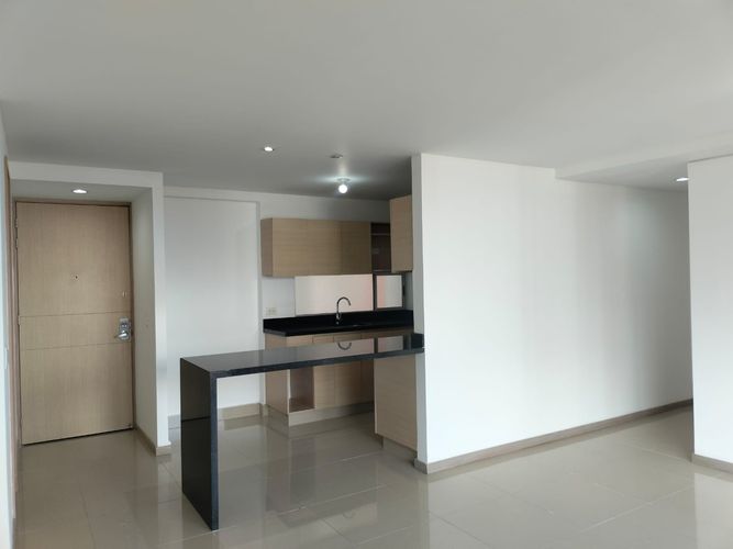Apartamento de 3 alcobas en arriendo en El Poblado, Medellín, 93 m² · foto 3 de 19