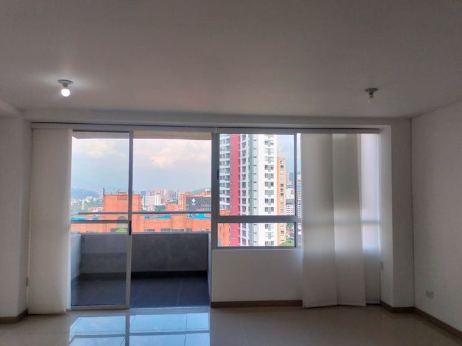 Apartamento de 3 alcobas en arriendo en El Poblado, Medellín, 93 m² · foto 2 de 19