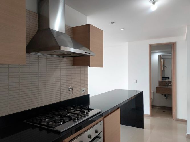 Apartamento de 3 alcobas en arriendo en El Poblado, Medellín, 93 m² · foto 6 de 19