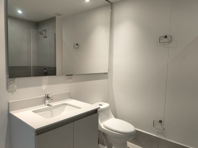 Apartamento de 2 alcobas en arriendo en El Poblado, Medellín, 112 m² · foto 14 de 16