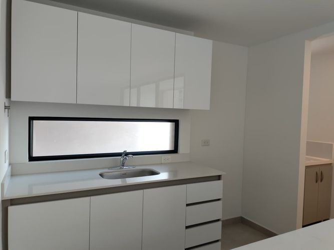 Apartamento de 2 alcobas en arriendo en El Poblado, Medellín, 112 m² · foto 7 de 16