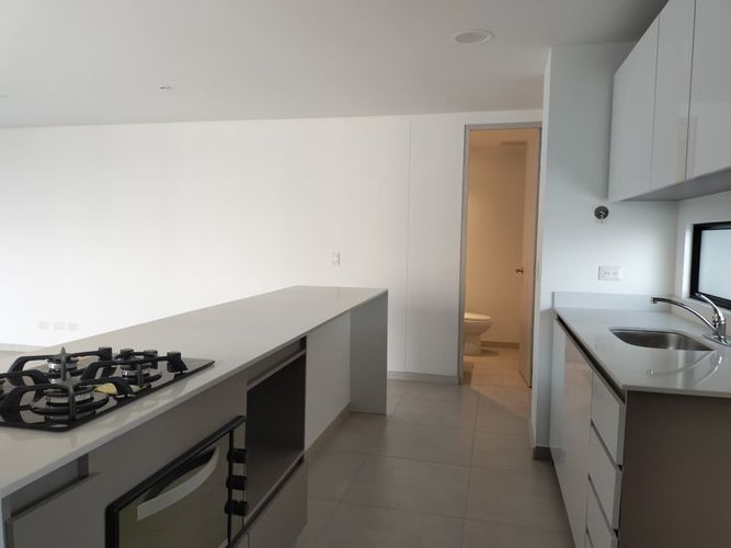 Apartamento de 2 alcobas en arriendo en El Poblado, Medellín, 112 m² · foto 5 de 16