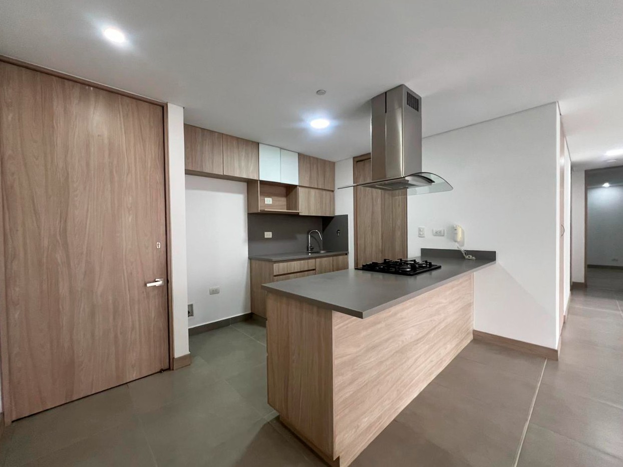 Apartamento en arriendo en Cumbres, Envigado · foto 4 de 15
