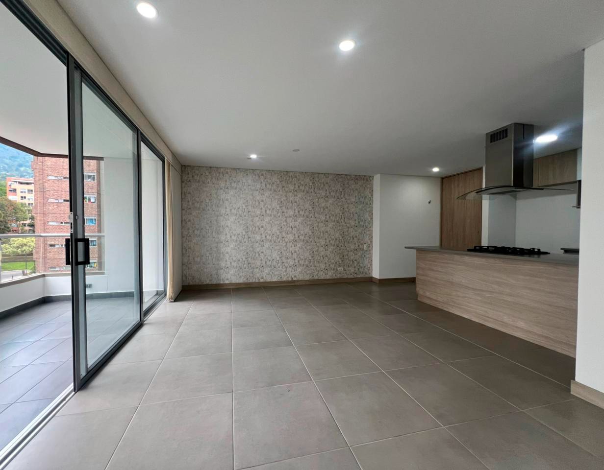 Apartamento en arriendo en Cumbres, Envigado · foto 2 de 15