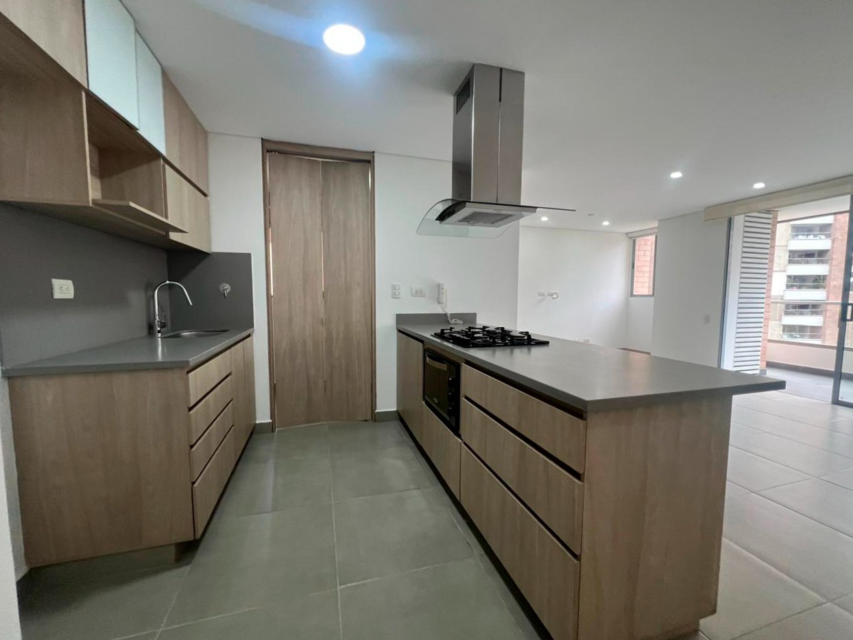 Apartamento en arriendo en Cumbres, Envigado · foto 3 de 15