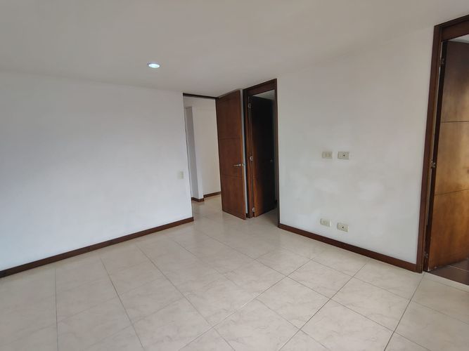 Apartamento de 3 alcobas en arriendo en El Poblado, Medellín, 132 m² · foto 11 de 19