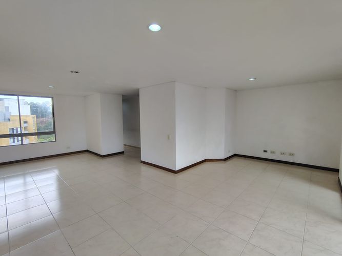 Apartamento de 3 alcobas en arriendo en El Poblado, Medellín, 132 m² · foto 4 de 19