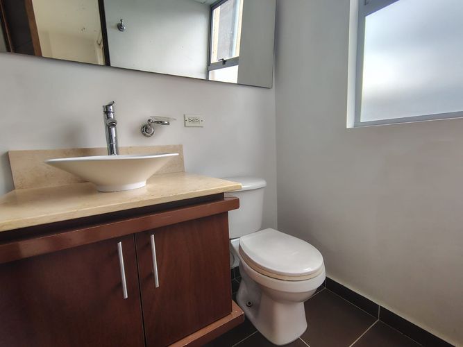Apartamento de 3 alcobas en arriendo en El Poblado, Medellín, 132 m² · foto 18 de 19
