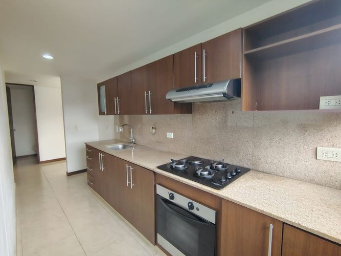 Apartamento de 3 alcobas en arriendo en El Poblado, Medellín, 132 m² · foto 8 de 19