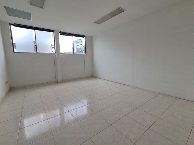 Oficina en arriendo en Sector Plaza De Bolivar, Pereira, 205 m² · foto 2 de 12