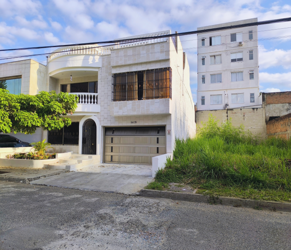Casa de 5 alcobas en venta en El Ingenio, Cali, 613 m² · foto 1 de 24