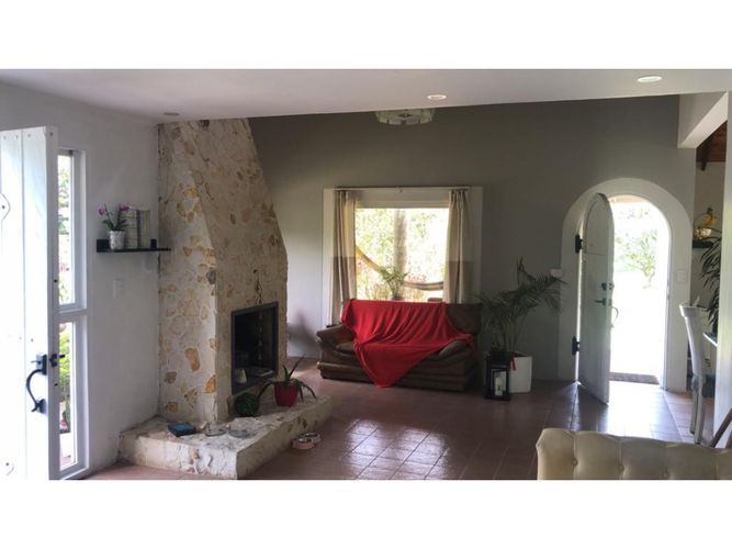 Casa de 5 alcobas en venta en San Jose, Guarne, 230 m² · foto 2 de 12