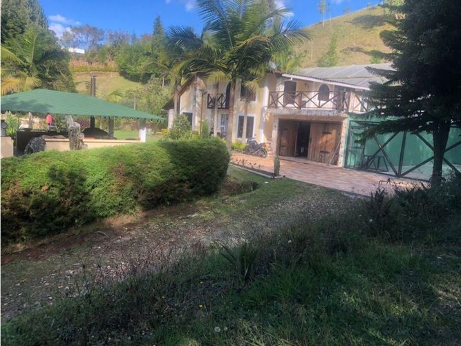 Casa de 5 alcobas en venta en San Jose, Guarne, 230 m² · foto 5 de 12