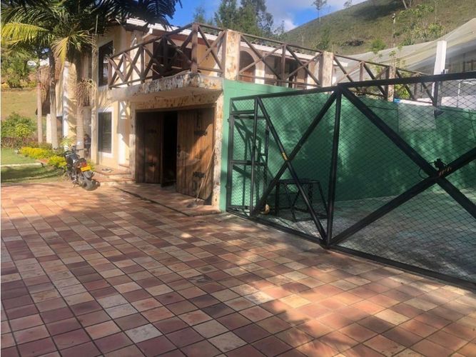 Casa de 5 alcobas en venta en San Jose, Guarne, 230 m² · foto 12 de 12