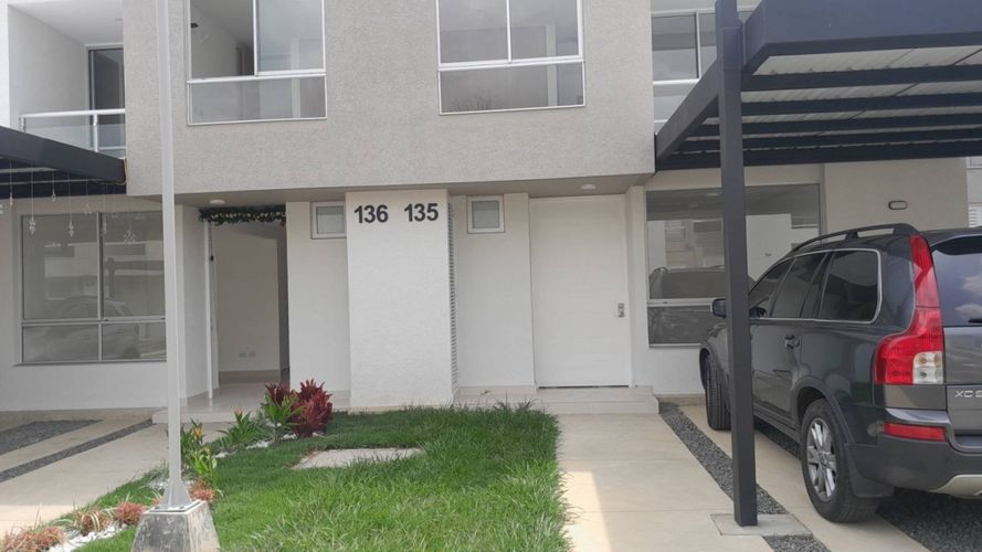 $900.000.000 en La Pradera