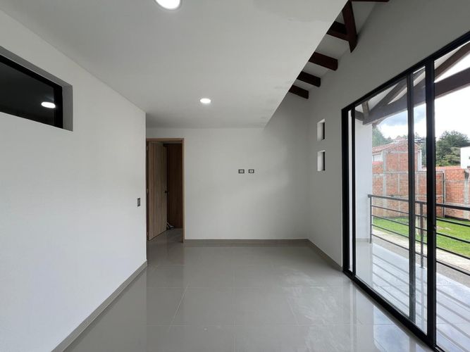 Casa de 4 alcobas en venta en Pantanillo, El Retiro, 195 m² · foto 2 de 16