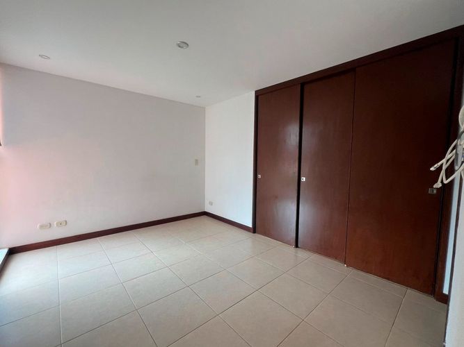 Apartamento de 2 alcobas en venta en Loma Del Chocho, Envigado, 68 m² · foto 11 de 15