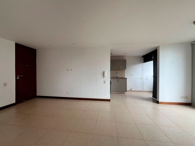 Apartamento de 2 alcobas en venta en Loma Del Chocho, Envigado, 68 m² · foto 3 de 15