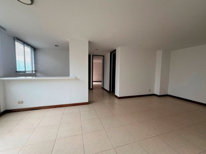 Apartamento de 2 alcobas en venta en Loma Del Chocho, Envigado, 68 m² · foto 2 de 15