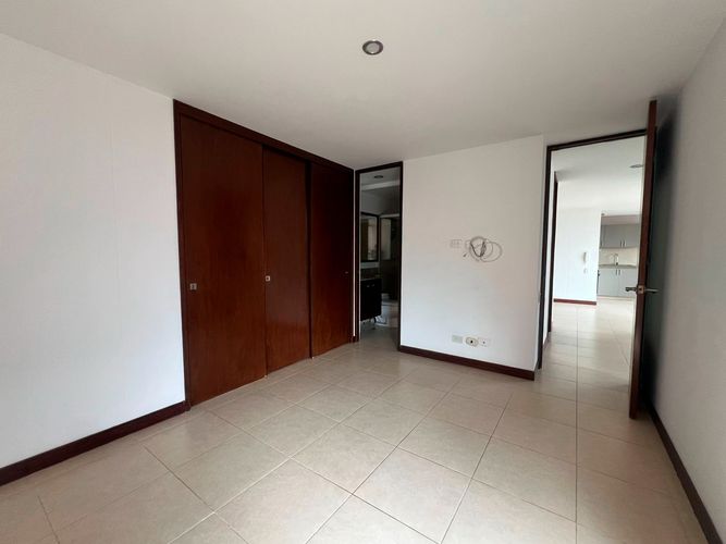 Apartamento de 2 alcobas en venta en Loma Del Chocho, Envigado, 68 m² · foto 10 de 15
