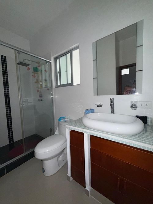 Casa de 5 alcobas en venta en Julio Campos Gonzalez, Girardot, 218 m² · foto 16 de 24