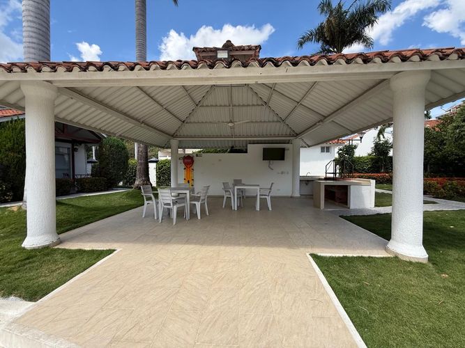 Casa de 5 alcobas en venta en Julio Campos Gonzalez, Girardot, 218 m² · foto 24 de 24