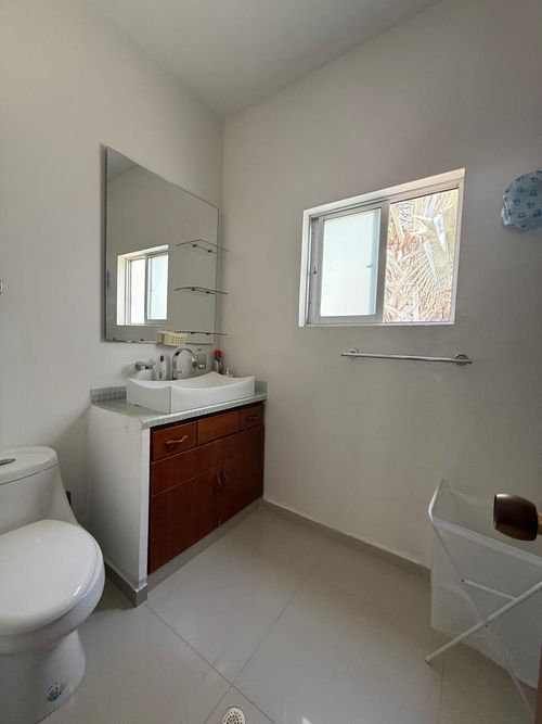 Casa de 5 alcobas en venta en Julio Campos Gonzalez, Girardot, 218 m² · foto 13 de 24