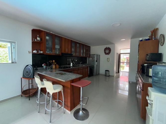 Casa de 5 alcobas en venta en Julio Campos Gonzalez, Girardot, 218 m² · foto 3 de 24
