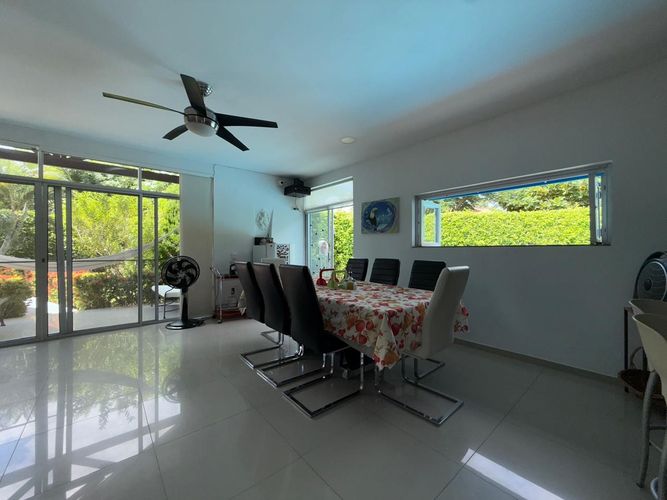 Casa de 5 alcobas en venta en Julio Campos Gonzalez, Girardot, 218 m² · foto 4 de 24