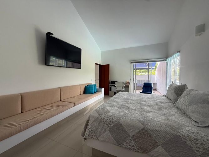 Casa de 5 alcobas en venta en Julio Campos Gonzalez, Girardot, 218 m² · foto 9 de 24