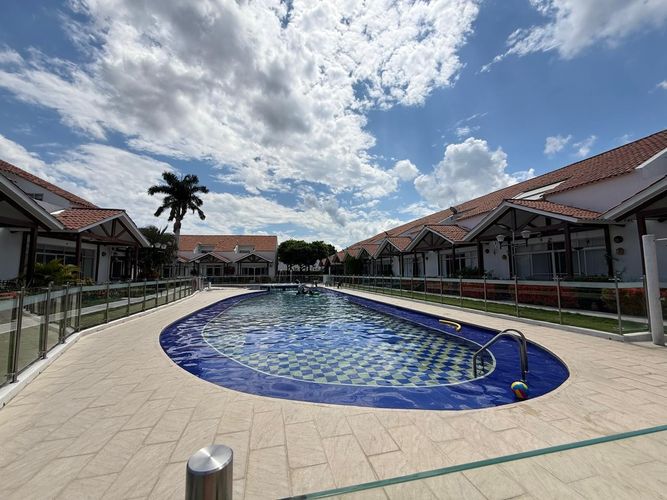 Casa de 5 alcobas en venta en Julio Campos Gonzalez, Girardot, 218 m² · foto 23 de 24