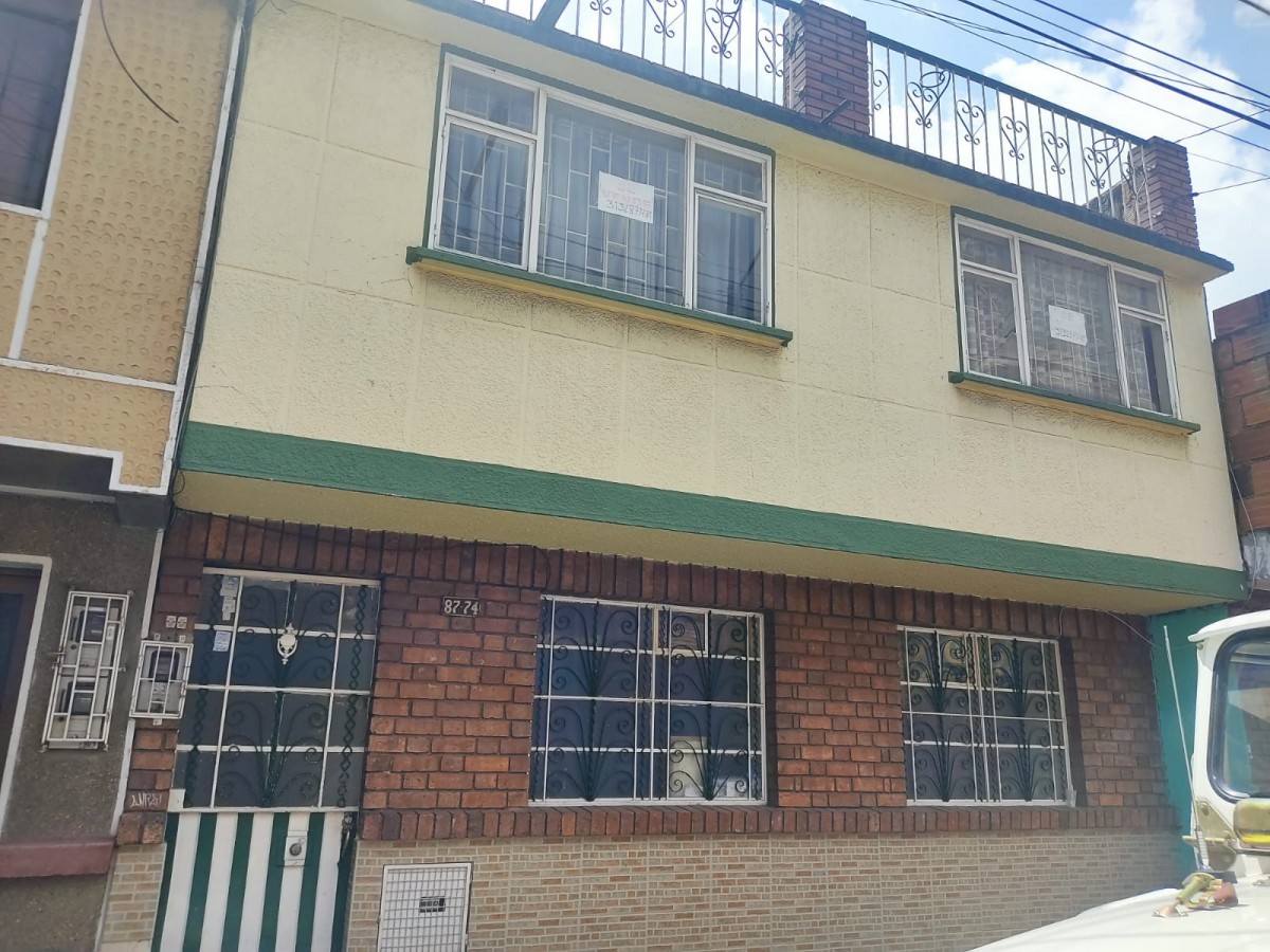 Casa en venta en Los Cerezos, Bogotá · foto 2 de 4