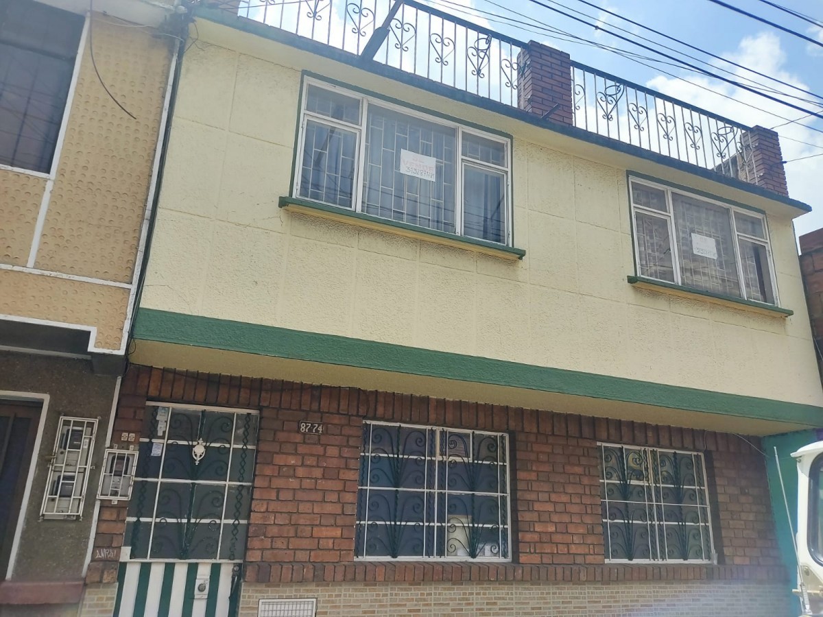 Casa en venta en Los Cerezos, Bogotá · foto 3 de 4