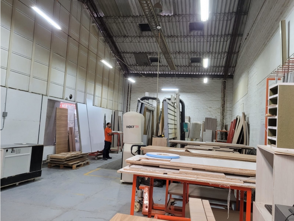 Warehouse for sale in El chagualo, Medellín 3