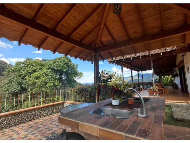 Casa de 3 alcobas en arriendo en Potrerito, Barbosa, 200 m² · foto 24 de 24