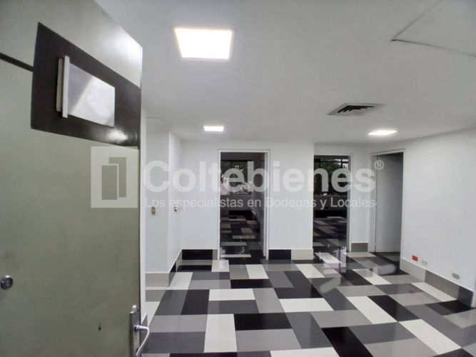 Oficina en arriendo en Santa Maria De Los Angeles, Medellín, 123 m² · foto 2 de 16