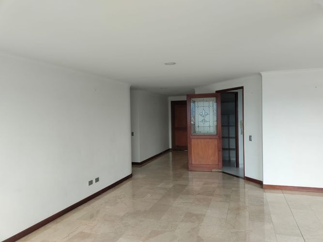 Apartamento de 3 alcobas en arriendo en El Poblado, Medellín, 160 m² · foto 3 de 18