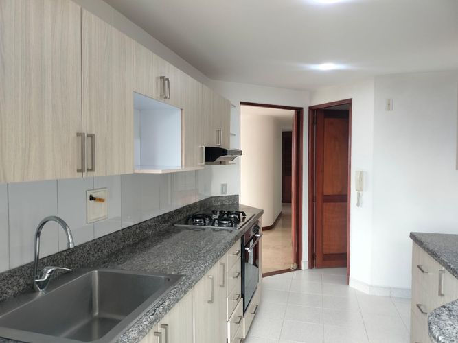 Apartamento de 3 alcobas en arriendo en El Poblado, Medellín, 160 m² · foto 6 de 18