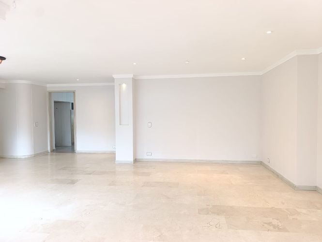 Apartamento de 3 alcobas en arriendo en El Poblado, Medellín, 135 m² · foto 3 de 19