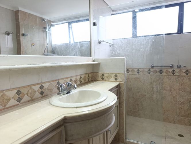 Apartamento de 3 alcobas en arriendo en El Poblado, Medellín, 135 m² · foto 18 de 19