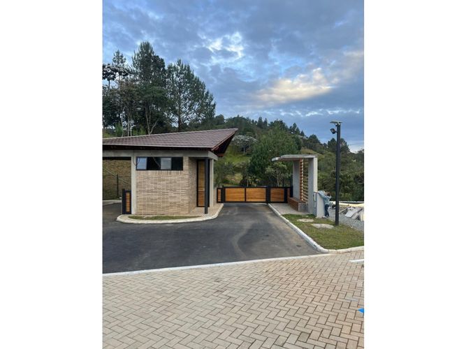 Lote en venta en Las Palmas, Envigado, 776 m² · foto 2 de 4