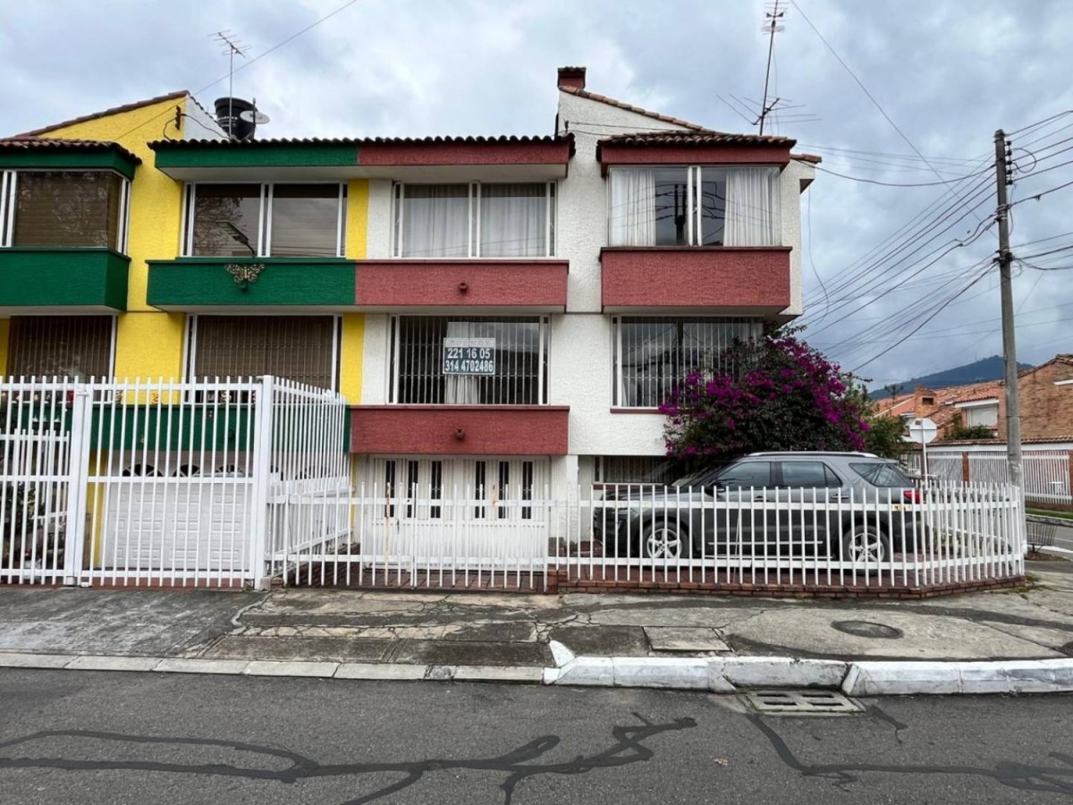 Casa en venta en Alhambra, Bogotá · foto 2 de 24