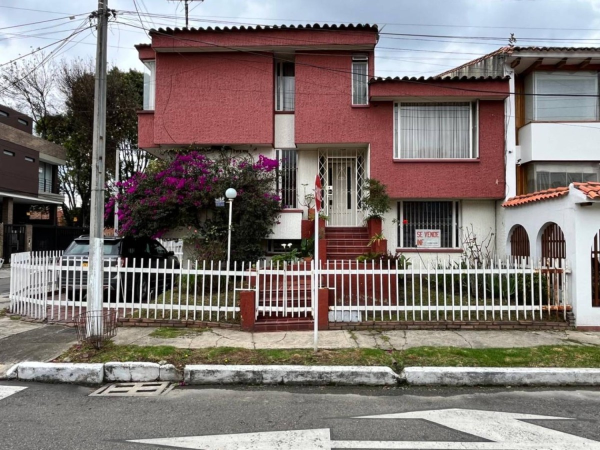 Casa en venta en Alhambra, Bogotá · foto 3 de 24
