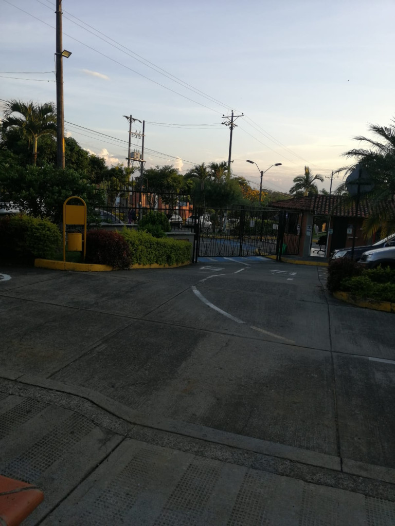 Casa en venta en Condina, Pereira · foto 2 de 16