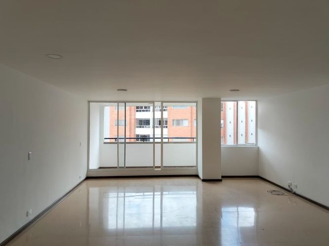 Apartamento de 3 alcobas en arriendo en El Poblado, Medellín, 125 m² · foto 2 de 14