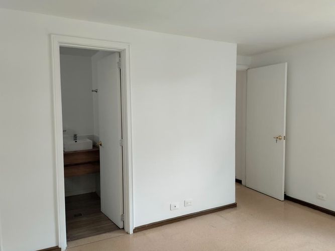 Apartamento de 3 alcobas en arriendo en El Poblado, Medellín, 125 m² · foto 10 de 14