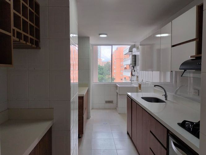 Apartamento de 3 alcobas en arriendo en El Poblado, Medellín, 125 m² · foto 6 de 14