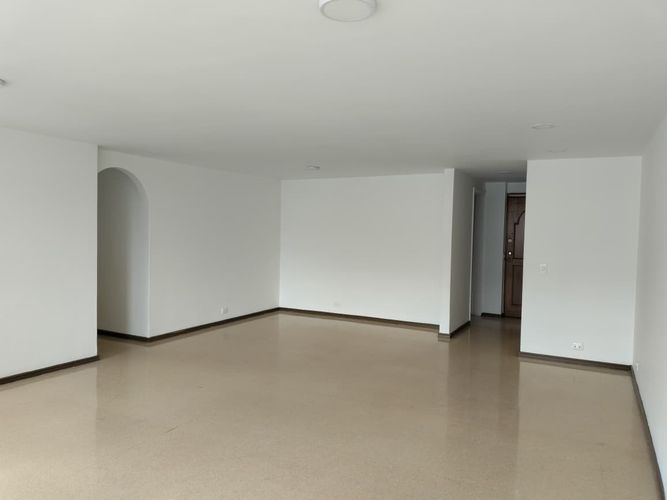Apartamento de 3 alcobas en arriendo en El Poblado, Medellín, 125 m² · foto 7 de 14