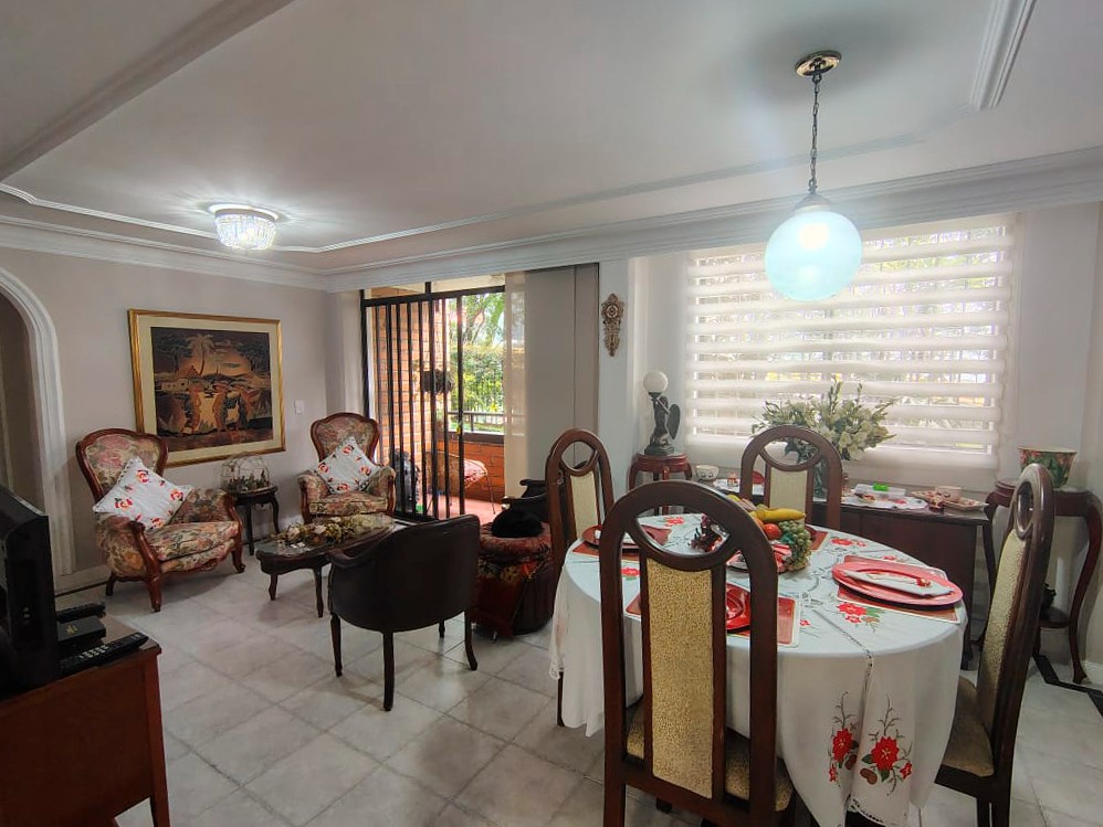 Apartamento en venta en El Poblado, Medellín · foto 2 de 17
